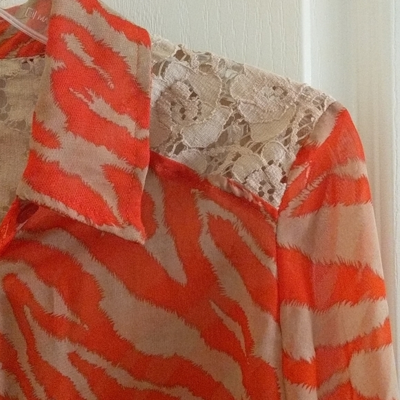 Orange and lace blouse. Size M-L. I Z Byer brand - Picture 2 of 9